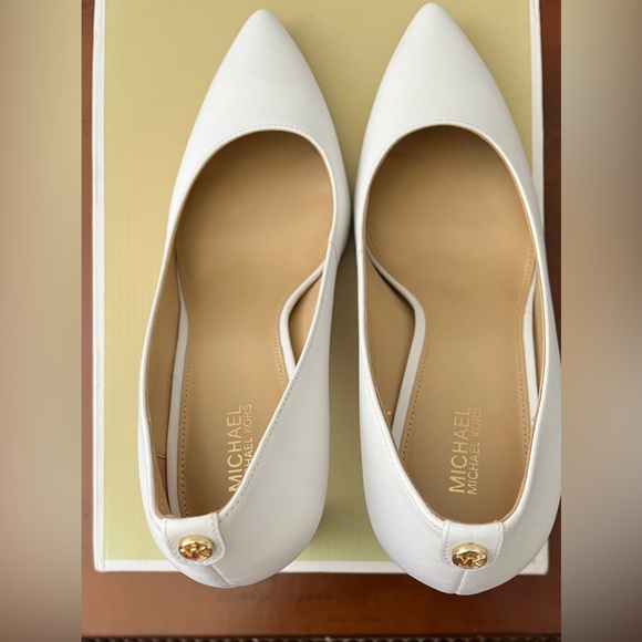 Michael Kors, Abbi Flex Leather Pumps, Size 8M Block Heel, Pointed Toe, Comfort - Picture 1 of 12